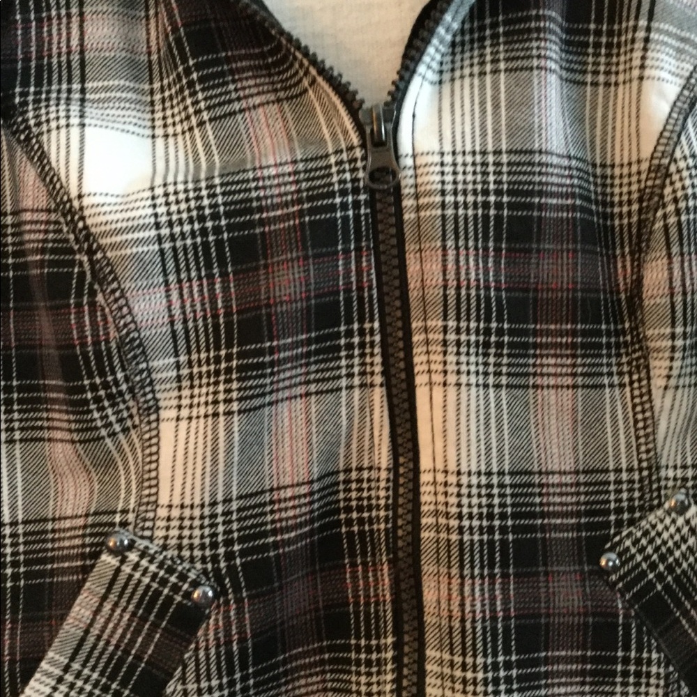 Vest - Picture 4 of 5
